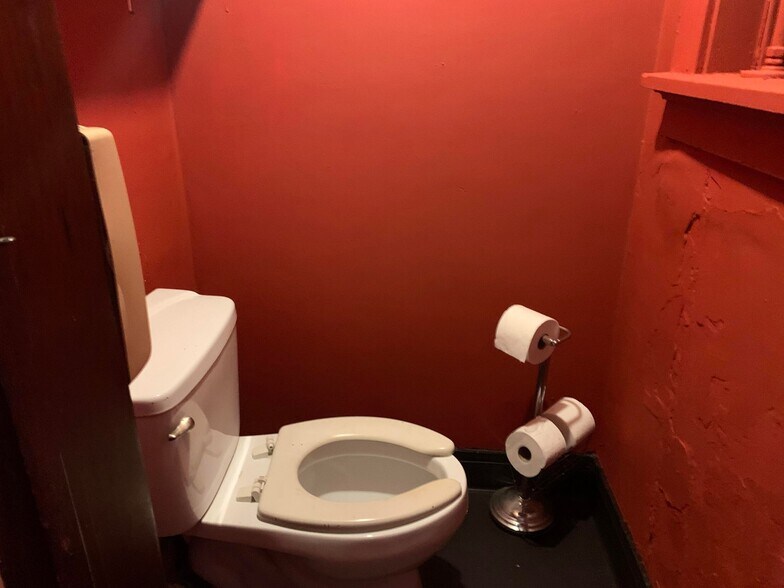 More Photos Of 620 W Historic Mitchell St, Milwaukee Storefront Retail Office For Sale