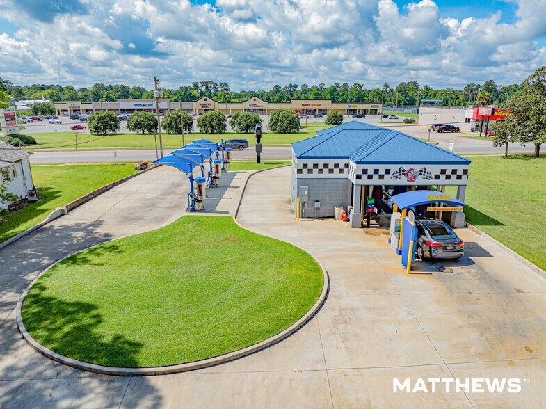 Primary Photo Of 12211 Columbia St, Blakely Carwash For Sale
