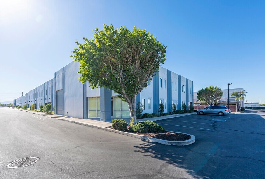 More Photos Of 7095 Jurupa Ave, Riverside Manufacturing For Lease