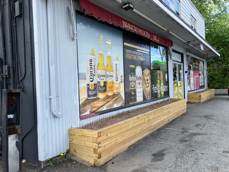 More Photos Of 545 Mola Blvd, Elmwood Park Storefront Retail Residential For Sale