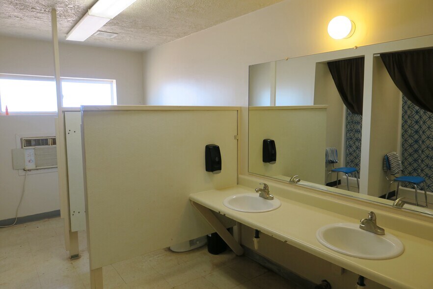 More Photos Of 229 State Route 99, Winslow Specialty For Sale