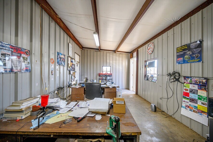 More Photos Of 1277 E Martin Luther King Dr, Broken Bow Office For Sale