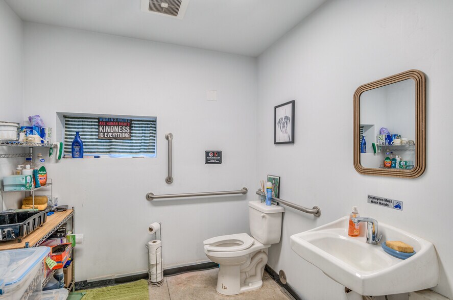 More Photos Of 56870 Enterprise Dr, Sunriver Flex For Sale