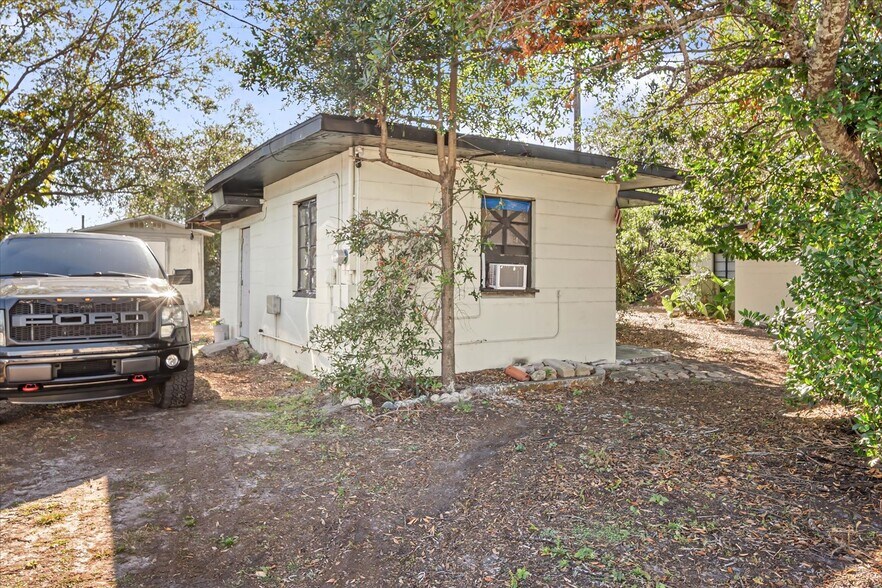 More Photos Of 13642 N Florida Ave, Tampa Freestanding For Sale