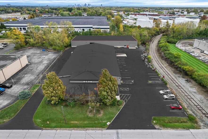 More Photos Of 850 Kaderly Dr, Columbus Warehouse For Lease