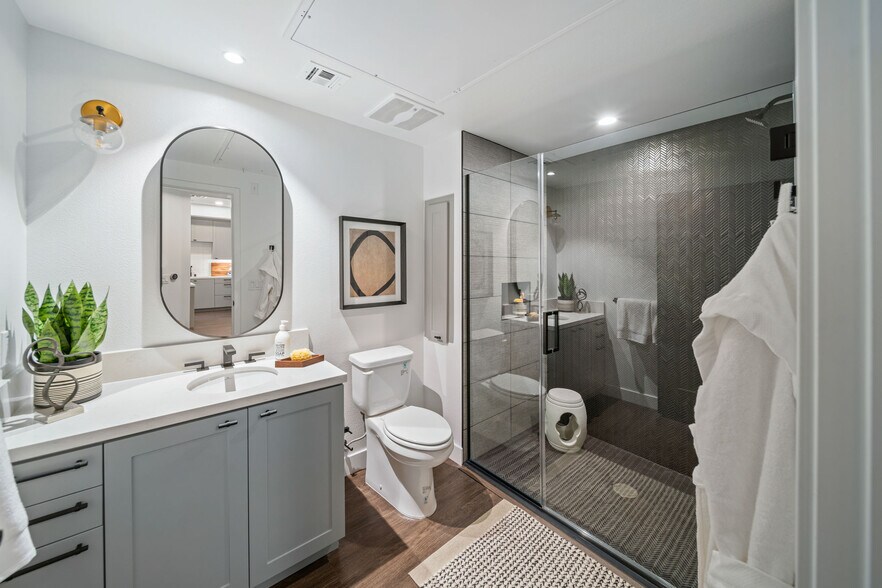 More Photos Of 585 Anton Blvd, Costa Mesa Apartments For Lease