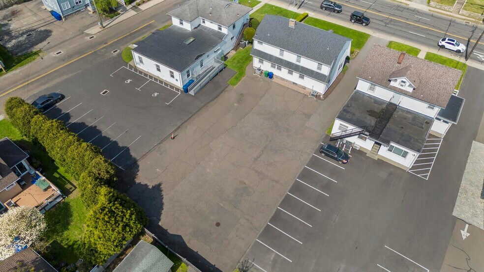 More Photos Of 158 East Ave, Norwalk Office For Lease