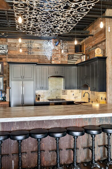 More Photos Of 148 Pit Ln, Pontiac Parking Garage For Sale