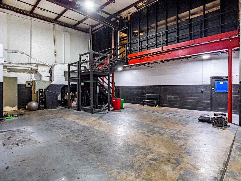 More Photos Of 1016 W Church St, Orlando Showroom For Lease