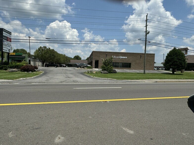 More Photos Of 624-630 Dolly Parton Pky, Sevierville Office For Lease