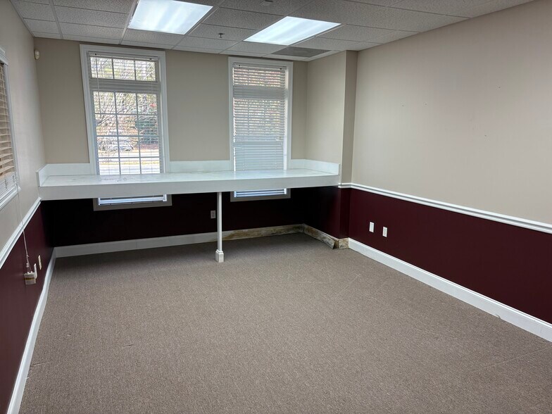 More Photos Of 124 Mead Rd, Hardeeville Warehouse For Lease