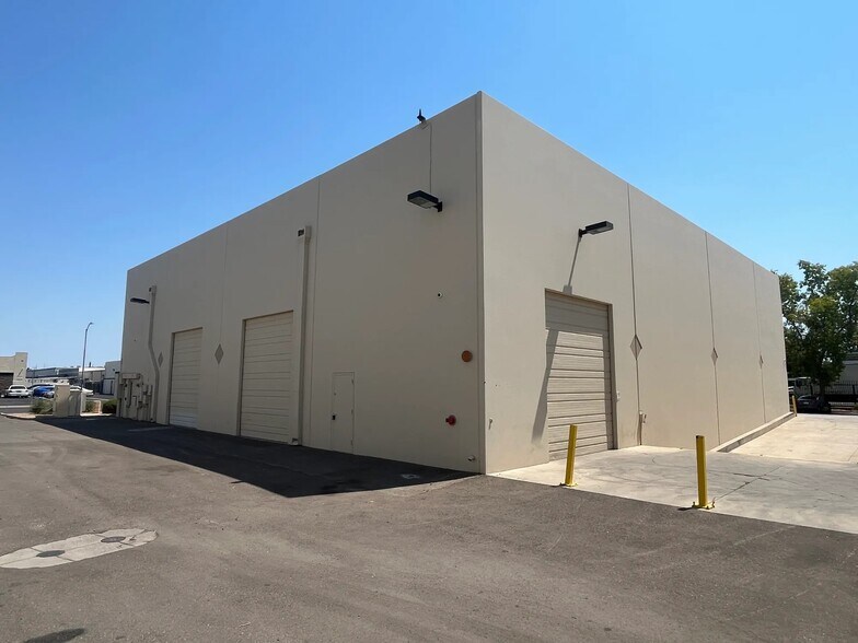 More Photos Of 3443 W Earll Dr, Phoenix Warehouse For Lease