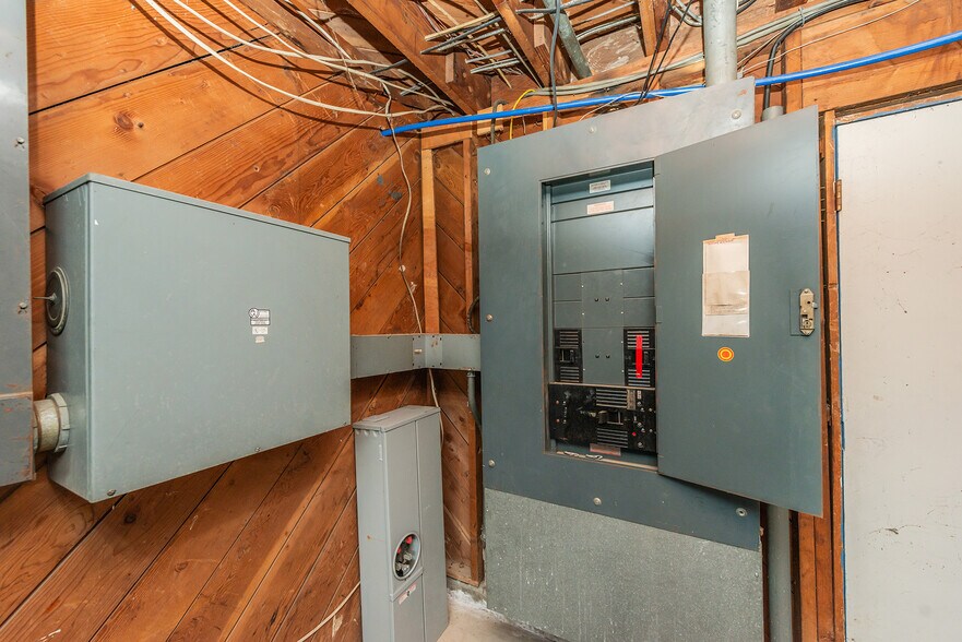 More Photos Of 4221 Siskiyou Ave, Dunsmuir Hotel For Sale