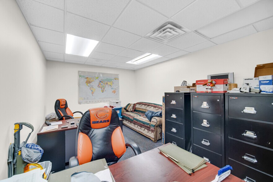 More Photos Of 7045 Calumet Ave, Hammond Light Distribution For Sale