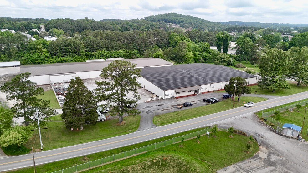 Primary Photo Of 2915 20th St NE, Cleveland Distribution For Lease