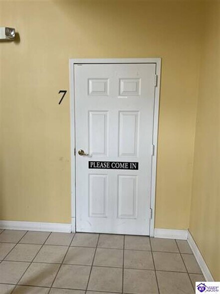 More Photos Of 1300 Gardiner Ln, Louisville Medical For Sale