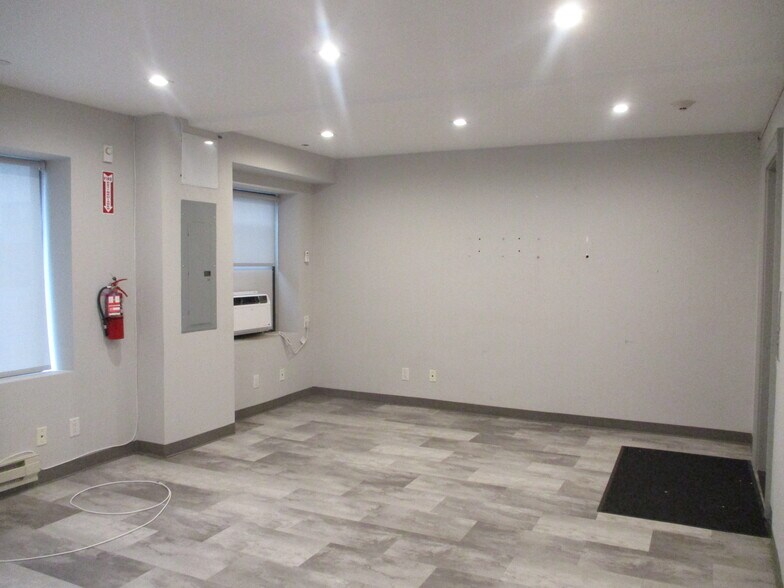 More Photos Of 90-34 161st St, Jamaica Office For Lease