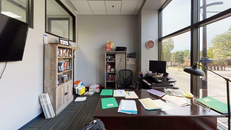 More Photos Of 101 S Main St, Decatur Office For Lease