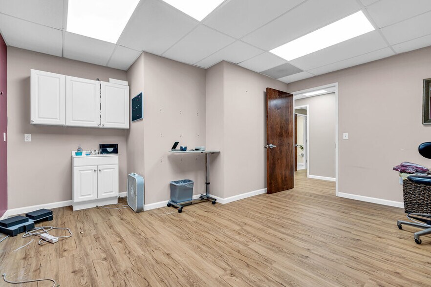 More Photos Of 75 Lacey Rd, Whiting Medical For Lease