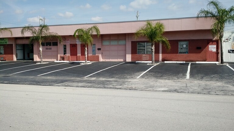 More Photos Of 271-277 SW 33rd St, Fort Lauderdale Warehouse For Lease