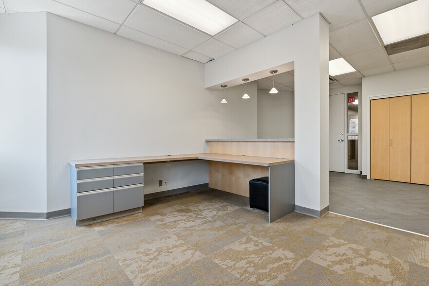 More Photos Of 10235 124th St, Edmonton Medical For Lease