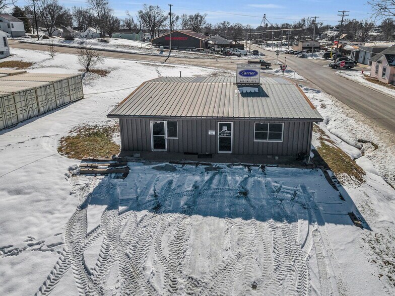 More Photos Of 700 Waters St, Carrollton Freestanding For Sale