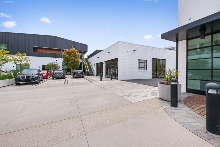 Primary Photo Of 4095-4115 Redwood Ave, Marina Del Rey Loft Creative Space For Lease