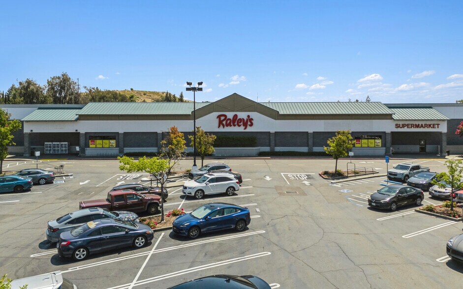 More Photos Of 3330-3336 N Texas St, Fairfield Unknown For Lease