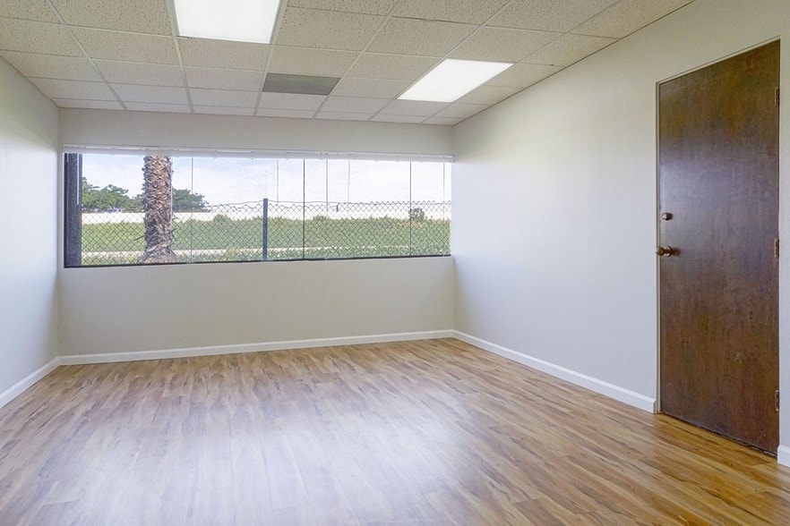 More Photos Of 3940 Hancock St, San Diego Office For Sale
