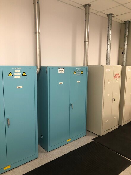 More Photos Of 10220 S 51st St, Phoenix Research And Development For Lease