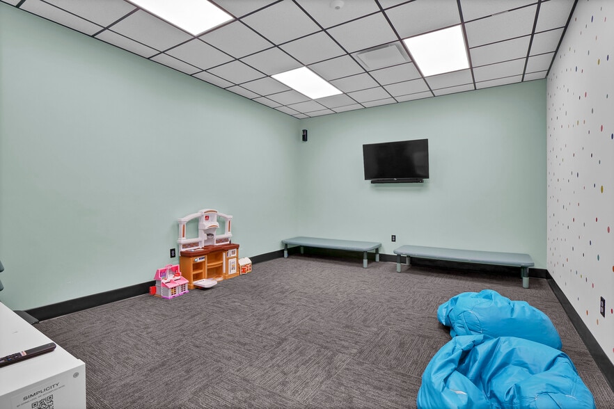 More Photos Of 155 Porters Neck Rd, Wilmington General Retail For Lease