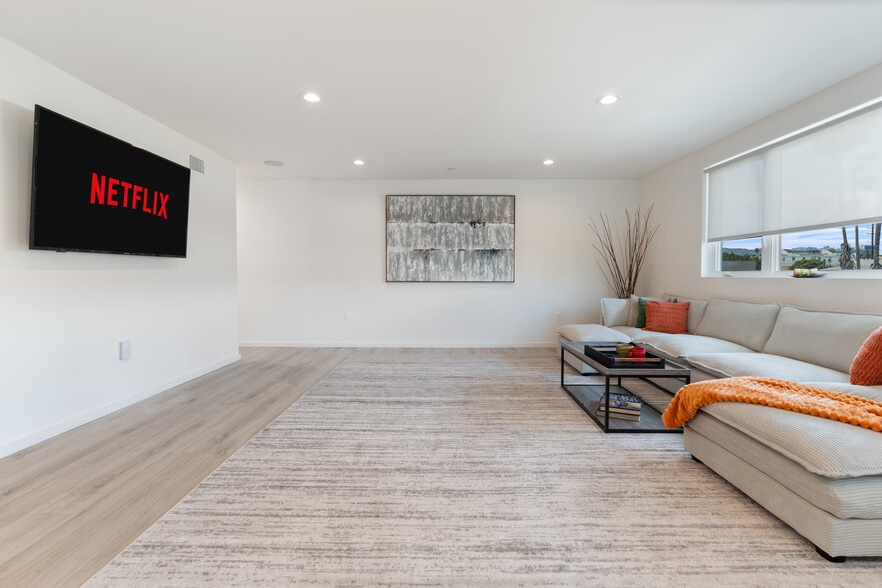 More Photos Of 1035 N Serrano Ave, Los Angeles Apartments For Sale