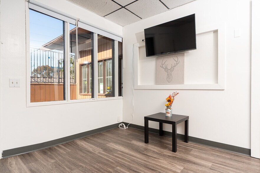 More Photos Of 4650 Border Village Rd, San Ysidro Office For Lease