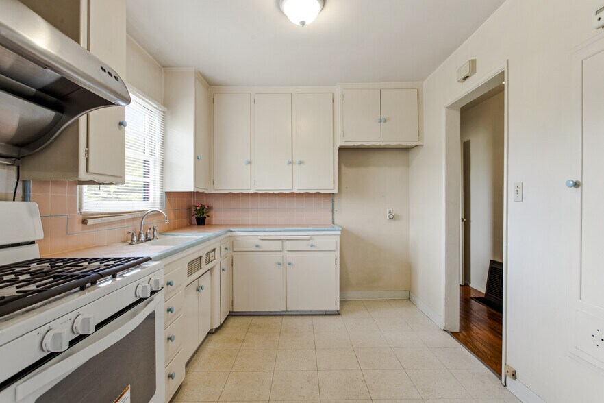More Photos Of 2553 Nina St, Pasadena Apartments For Sale
