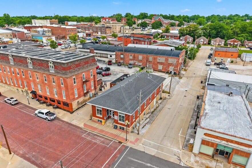 More Photos Of 115 E 5th St, Fulton Office For Sale