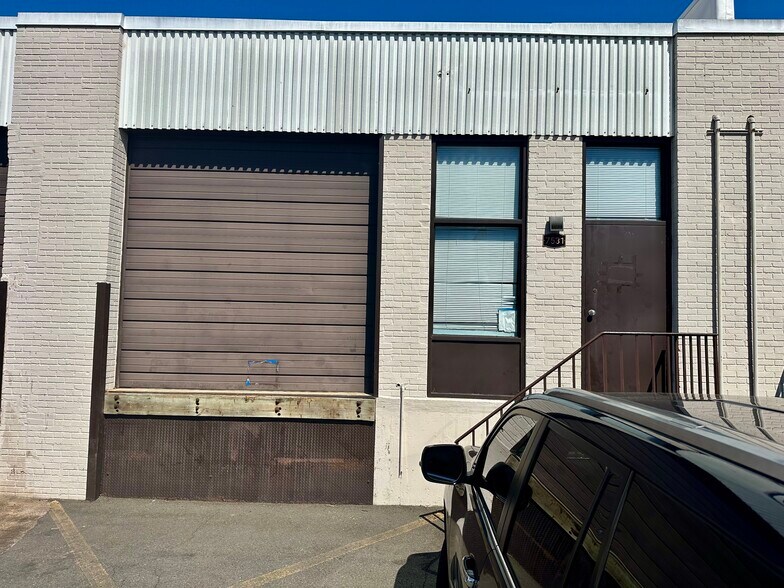 Primary Photo Of 7501-7537 Gary Rd, Manassas Warehouse For Lease