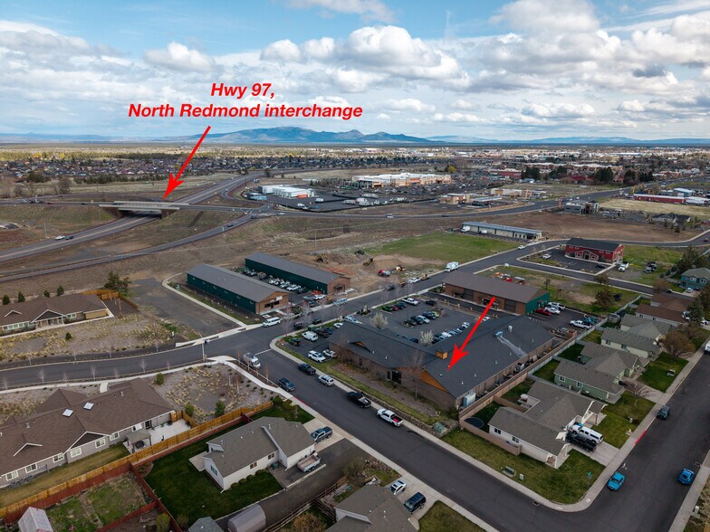 More Photos Of 2757 NW 7th St, Redmond Storefront Retail Office For Lease