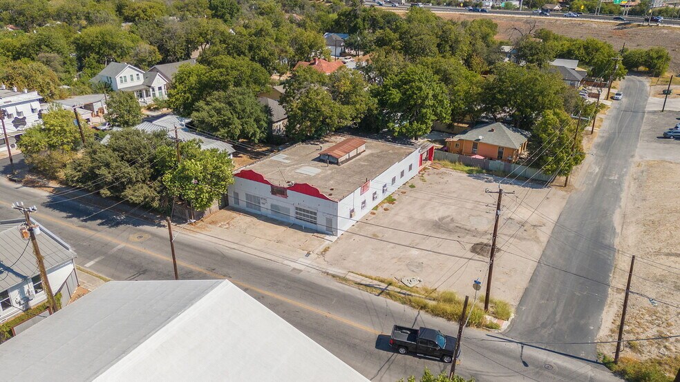 More Photos Of 1812 S Presa St, San Antonio Freestanding For Sale