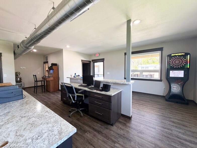 More Photos Of 359 Elm st, New Auburn Freestanding For Sale