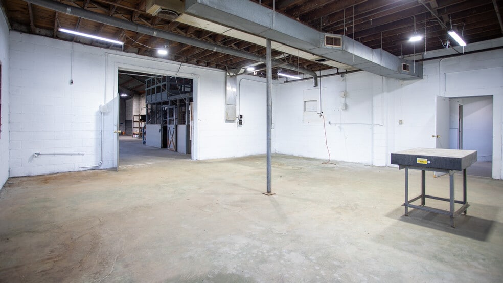 More Photos Of 3812 Bennington Ave, Kansas City Industrial For Sale