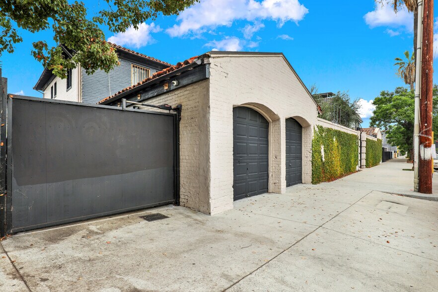 More Photos Of 435 S Boyle Ave, Los Angeles Office Residential For Sale