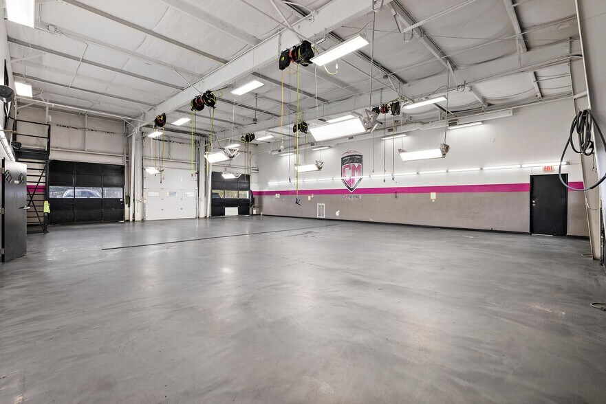 More Photos Of 270 Us Highway 321 NW, Hickory Auto Repair For Sale