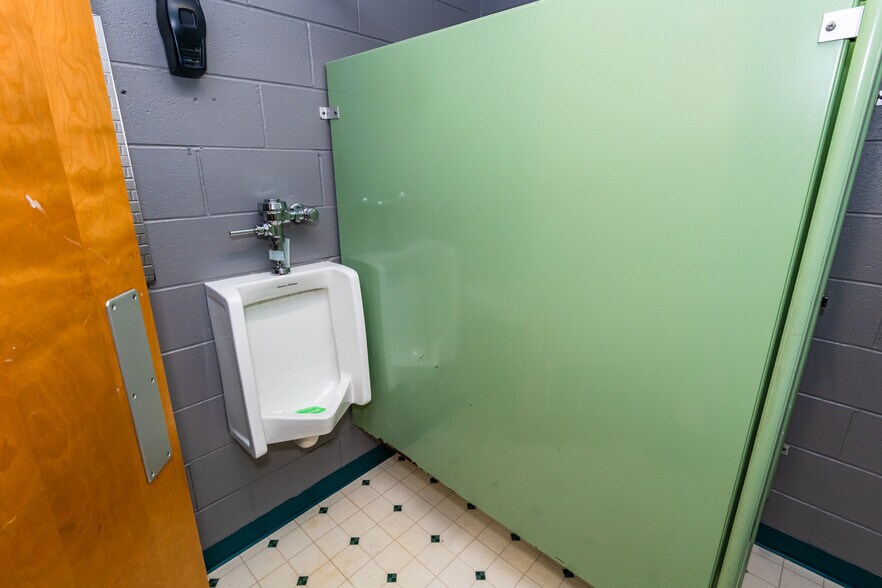More Photos Of 4445 Wilmington Pike, Dayton Religious Facility For Sale