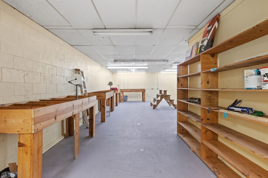 More Photos Of 4008 Dauphin Island Pky, Mobile Showroom For Sale