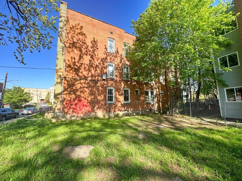 More Photos Of 256-258 Mather St, Hartford Apartments For Sale