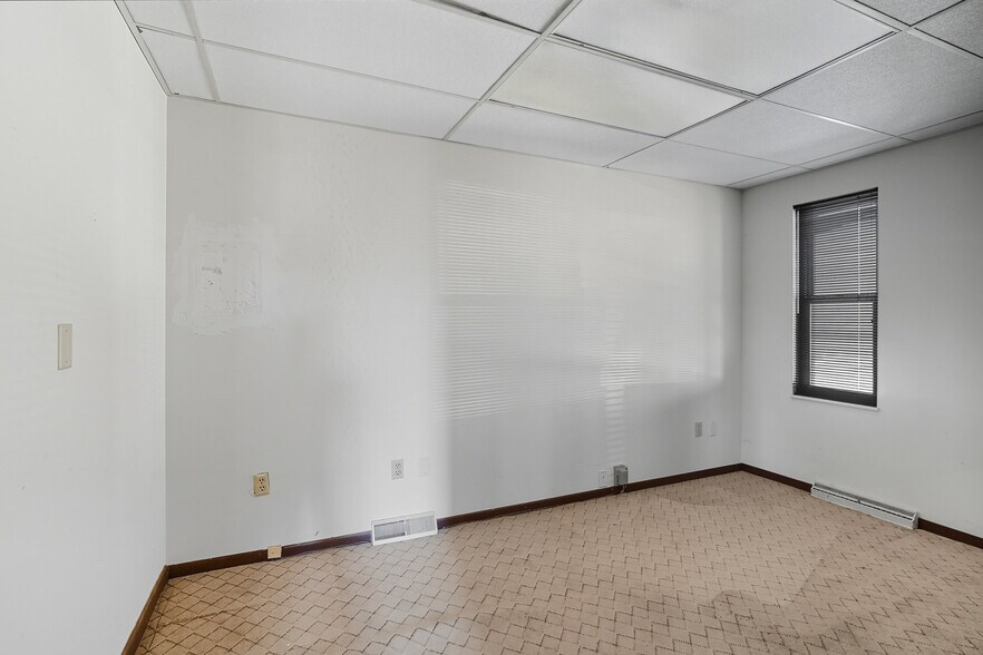 More Photos Of 9309-9319 Cincinnati-Columbus Rd, West Chester Office For Lease