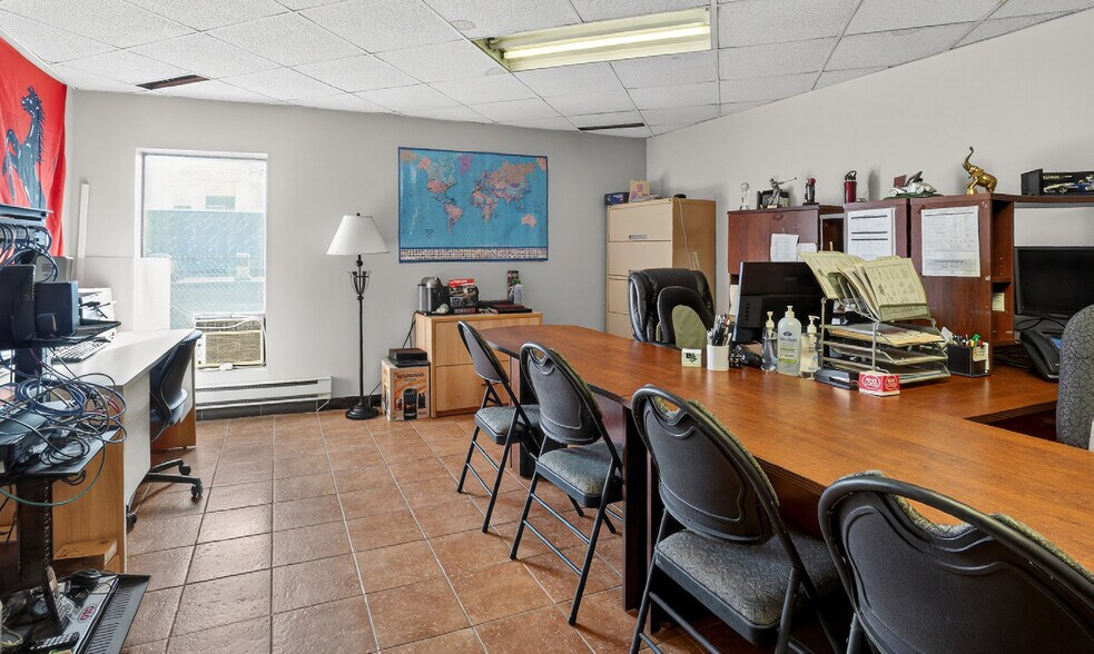 More Photos Of 3812 Rue Jarry E, Montréal Auto Repair For Sale