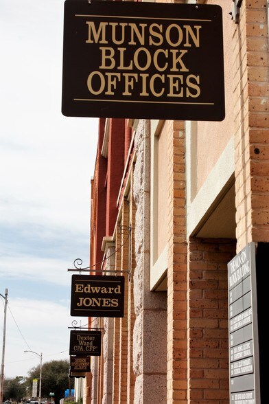 More Photos Of 301-305 W Woodard St, Denison Office For Lease