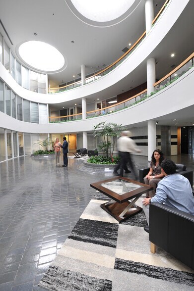 More Photos Of 15425 North Fwy, Houston Office For Lease