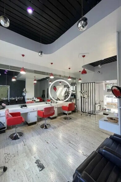 Primary Photo Of , Marseille General Retail For Sale